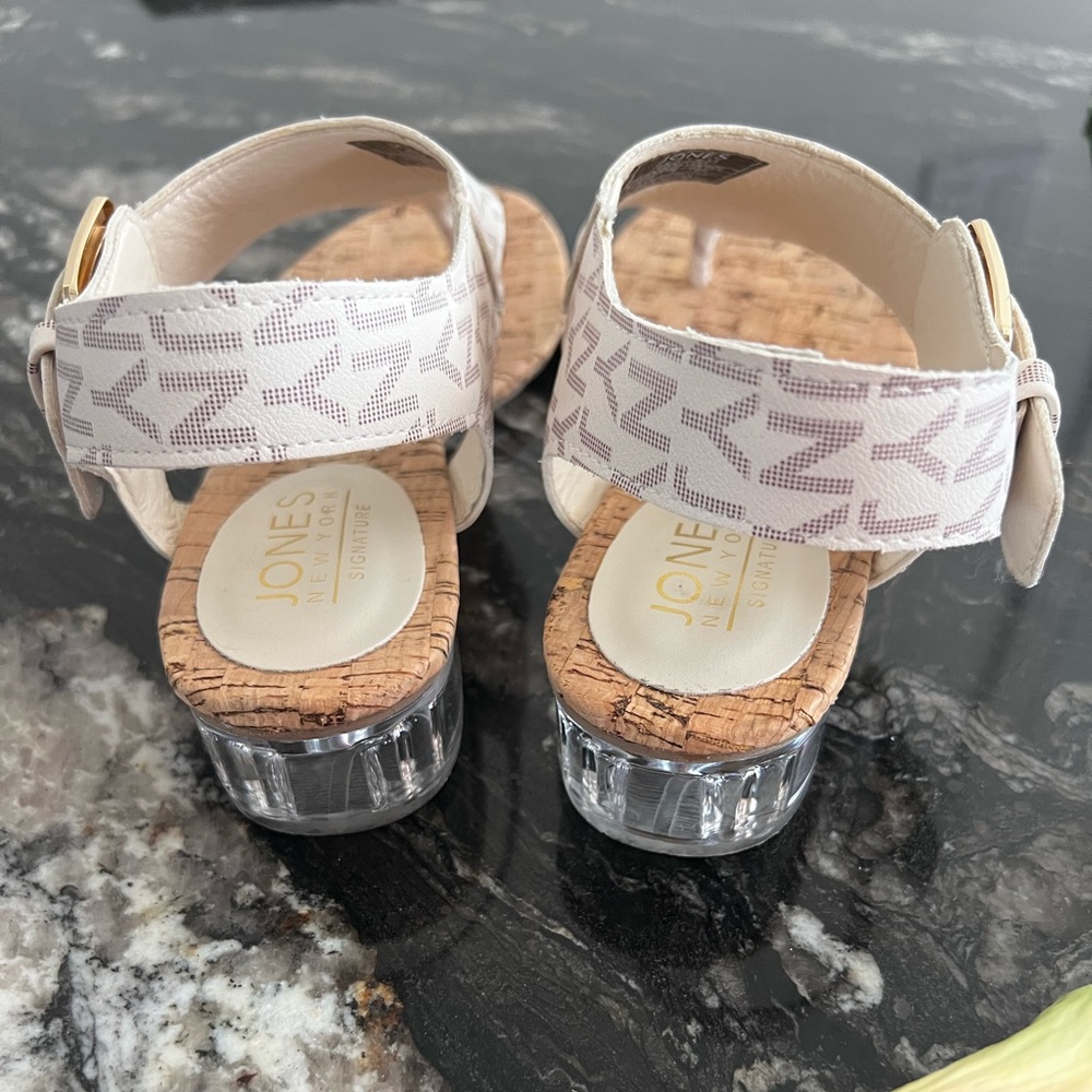 JONES NEW YORK SIGNATURE Monogram Thong Sandals Size 6M Cream / Ivory Pre-Owned - Picture 6 of 7